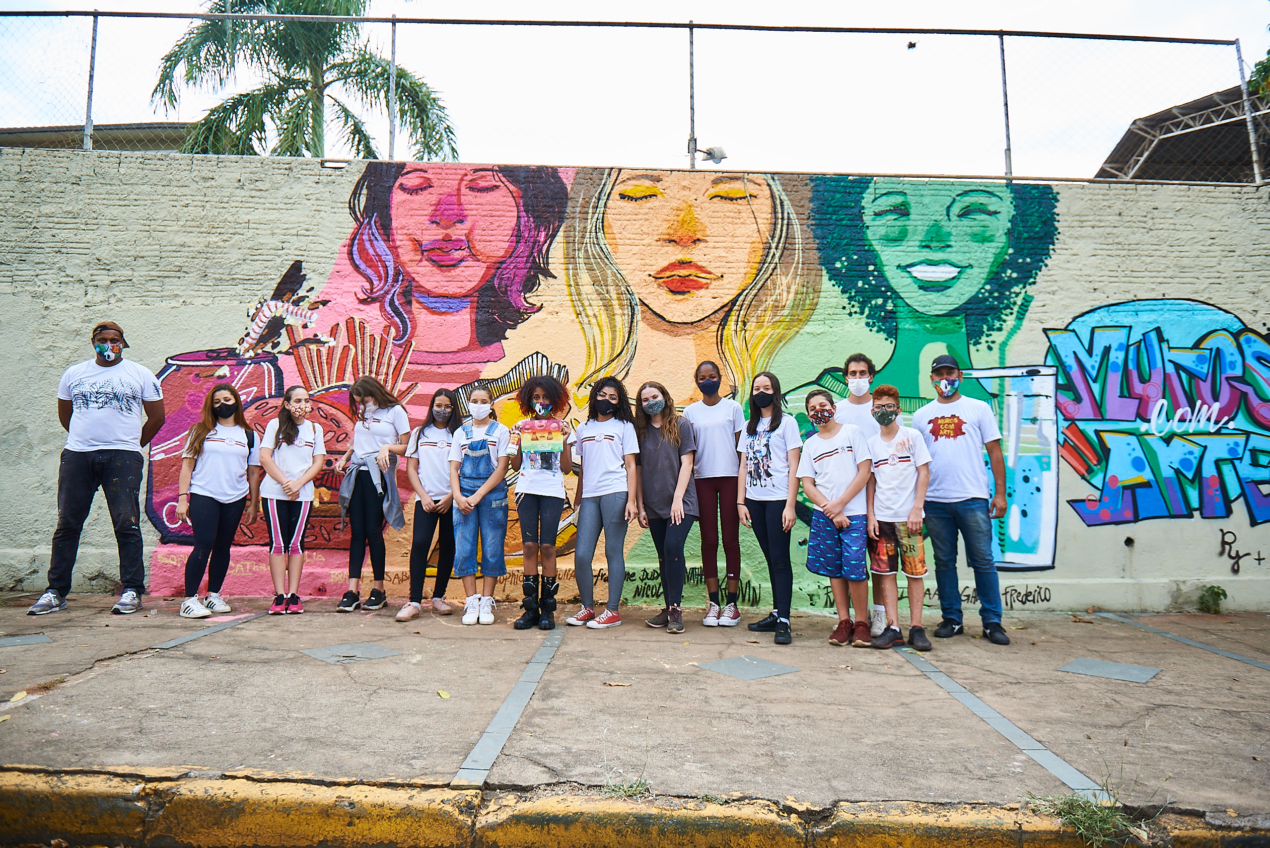 Sorocaba abre exposição "Muros com Arte" com obras grafitadas por alunos de escolas públicas da cidade Piracicaba EE JoseRomao comalunos 1