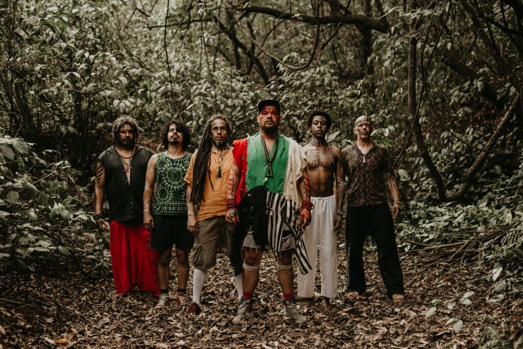 'Luau' traz muita música brasileira com tempero pop ao palco do Sesc Sorocaba Maikao 6 Credito Leticia Puke 1024x684 1