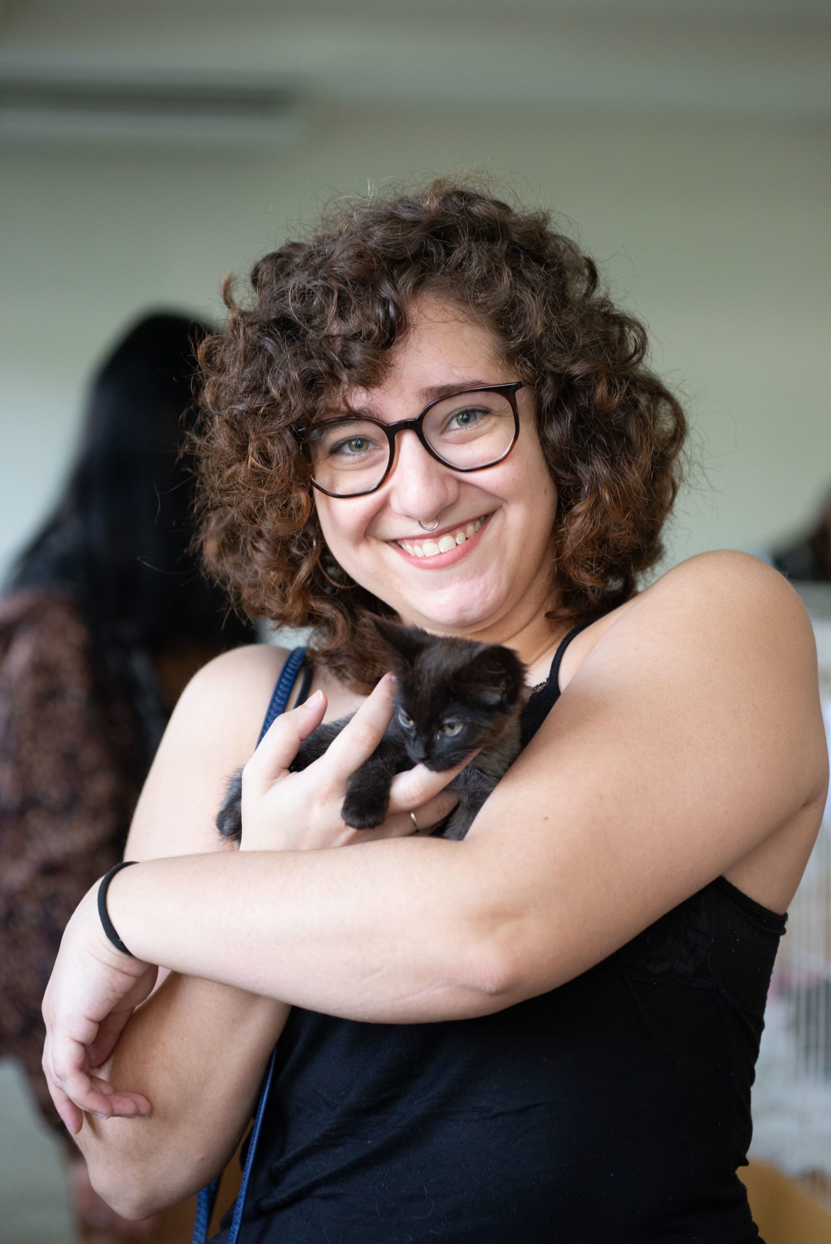 Recorde de inscritos: 200 gatos são exibidos na 3ª Expo Gatos Sorocaba A psicologa Natalia Morais adotou uma gatinha filhote no evento Credito JF Gestao de Conteudo scaled