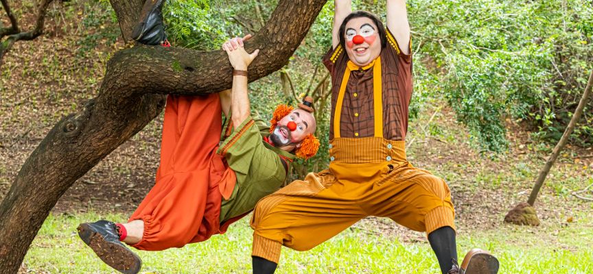 Dupla de palhaços faz apresentações gratuitas durante o mês de abril em Votorantim palhacos votorantim 2