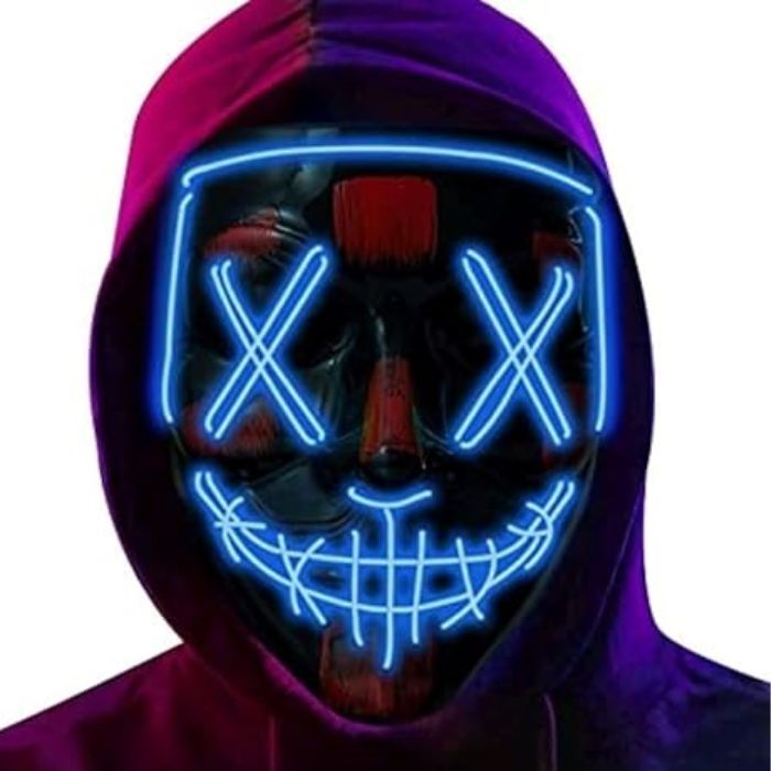 Veja dicas de fantasias e acessórios para curtir o Halloween mascara led