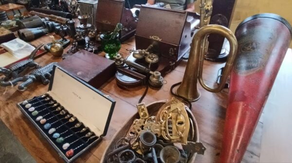 Feira de Antiguidades & Curiosidades acontece neste domingo (05/11) em Itu com exposição de móveis de Prudente de Morais feira Antiguidades