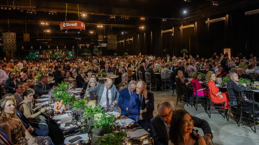 Sicredi Agroempresarial celebra 40 anos com show de Zezé Di Camargo e Luciano em festa para associados sicredi agroempresarial 40 anos 2