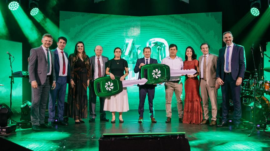 Sicredi Agroempresarial celebra 40 anos com show de Zezé Di Camargo e Luciano em festa para associados sicredi agroempresarial 40 anos 3